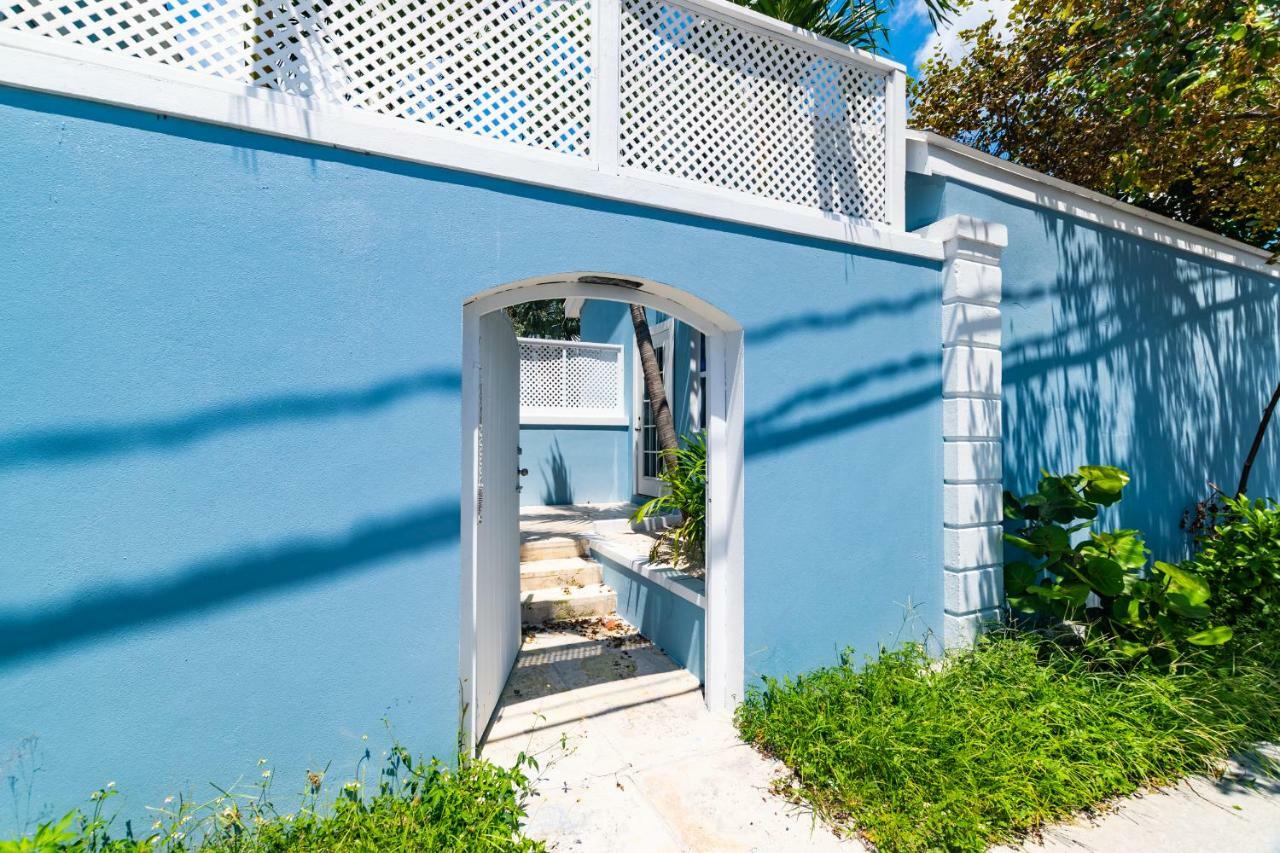Saunders 3bd * Nassau